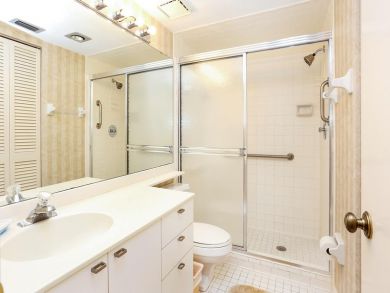 Pretty 2 Bedroom Beach and Great Interior Value All the Way! Pretty 2 Bedroom Beach and Great Interior Value All the Way!